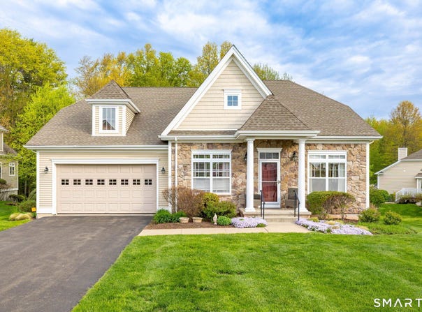 19 Cherry Hills Circle, Bloomfield, CT 06002