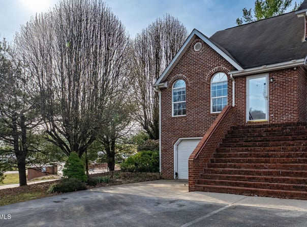 1831 East Oakland Avenue, Johnson City, TN 37601