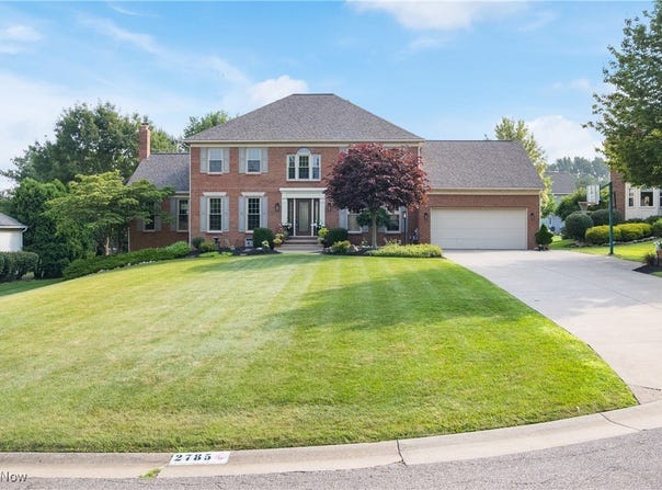 2785 Chalford Circle NW, North Canton, OH 44720