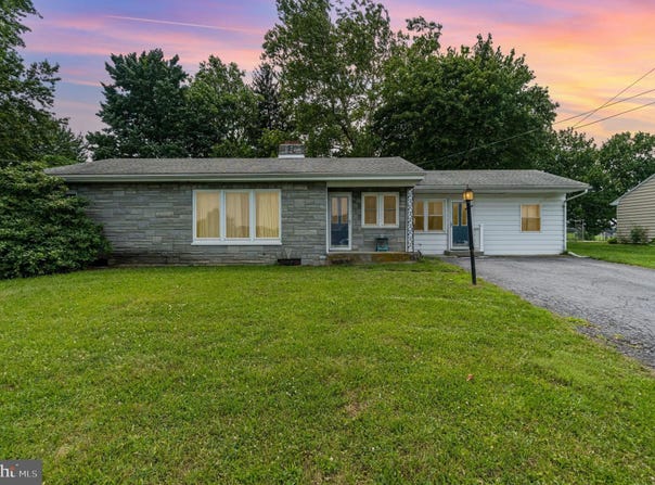 1210 FORGE ROAD, CARLISLE, PA 17013