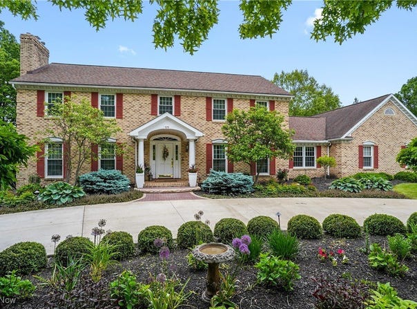 575 Pine Point Drive, Akron, OH 44333