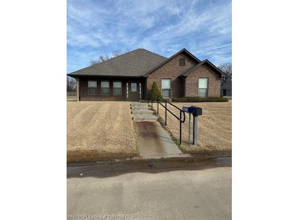 700 SW 11th ST, Muldrow, OK 74948