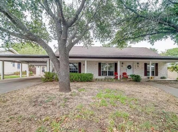 124 Frederick Rd, Fredericksburg, TX 78624