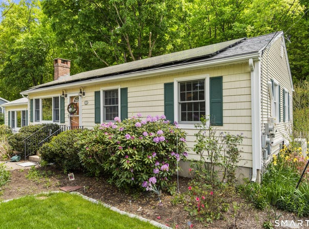 13 Canton Valley Circle, Canton, CT 06019
