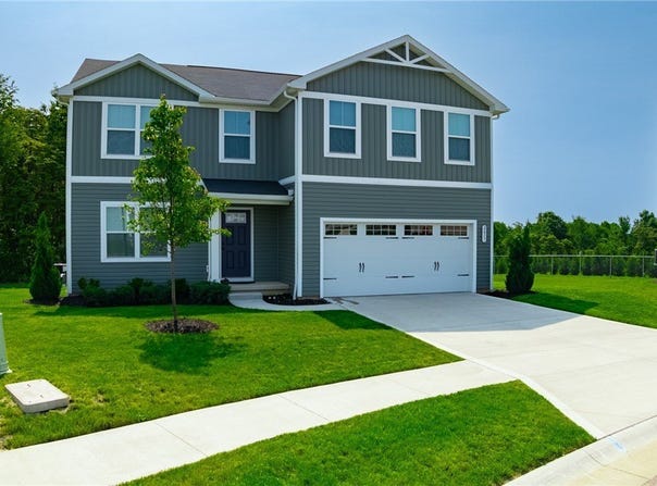 2457 Bishop Oval, Barberton, OH 44203