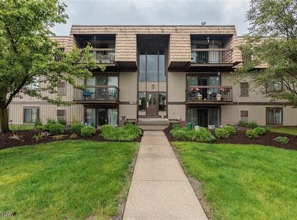 9620 Cove Drive unit: A11, North Royalton, OH 44133