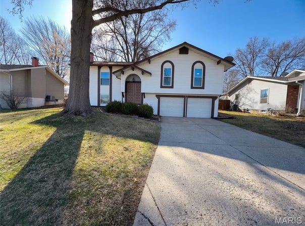 27 Glenna Drive, St Peters, MO 63376