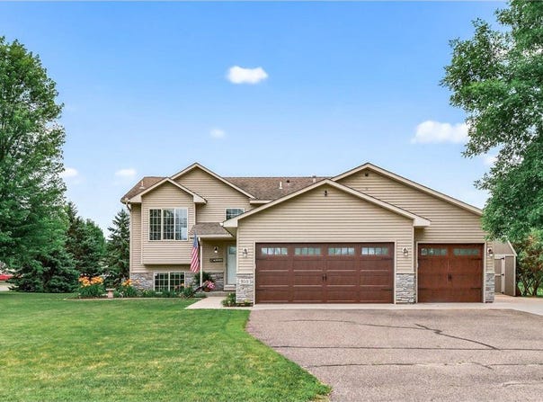955 Joes Lake Road SE, Cambridge, MN 55008