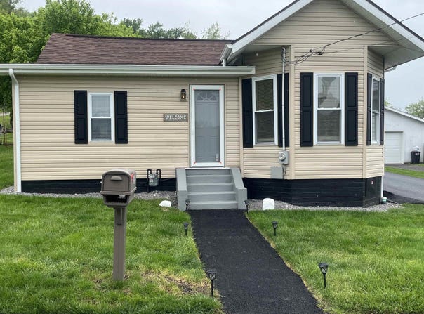 62 Oak Street, Weston, WV 26452