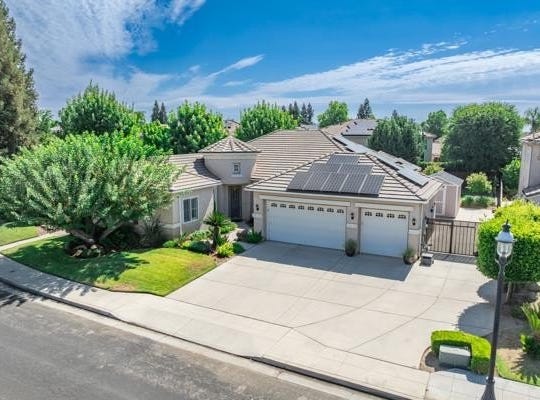 1697 N Jasmine Avenue, Clovis, CA 93619