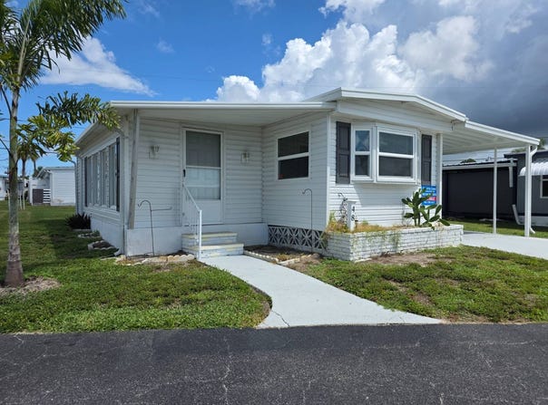 48 Spring Ln, Englewood, FL 34223