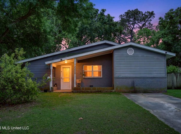 2208 Kingsberry Avenue, Pascagoula, MS 39567