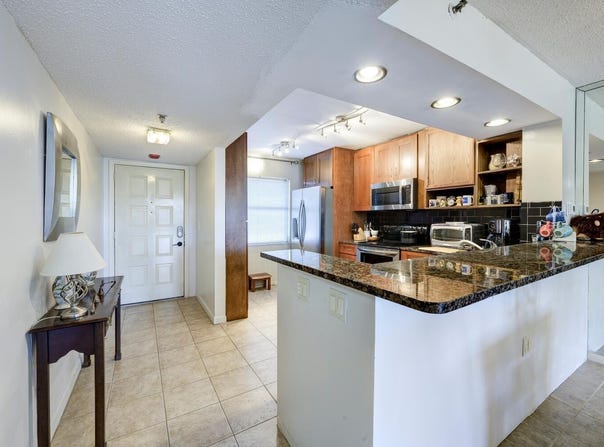 896 N Federal Highway, Lantana, FL 33462