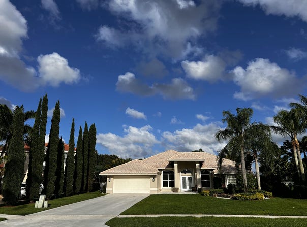 5609 Lake Shore Village Circle, Lake Worth, FL 33463