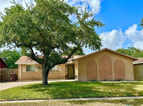 225 Briarwood Drive, Kingsville, TX 78363