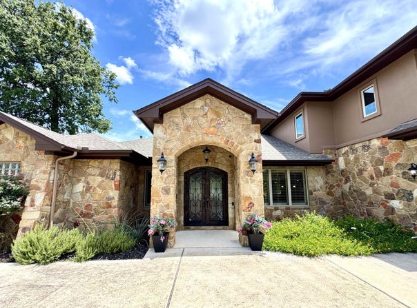 306 Bridgepoint Drive, Kingsland, TX 78639