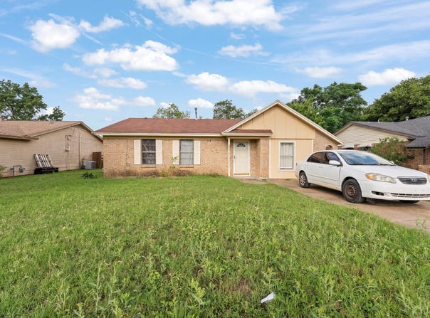 1601 Mcanear Street, Cleburne, TX 76033