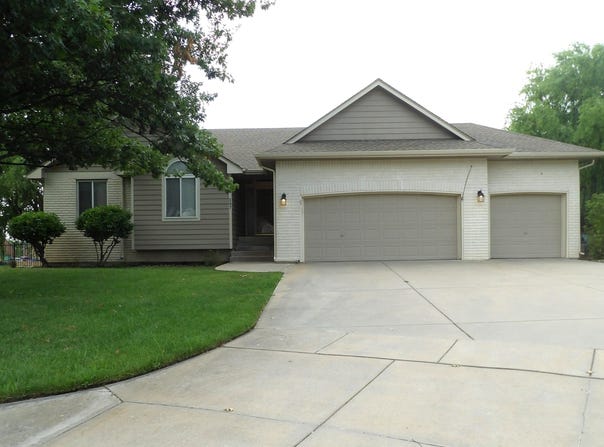 307 Cypress Ct, Andover, KS 67002