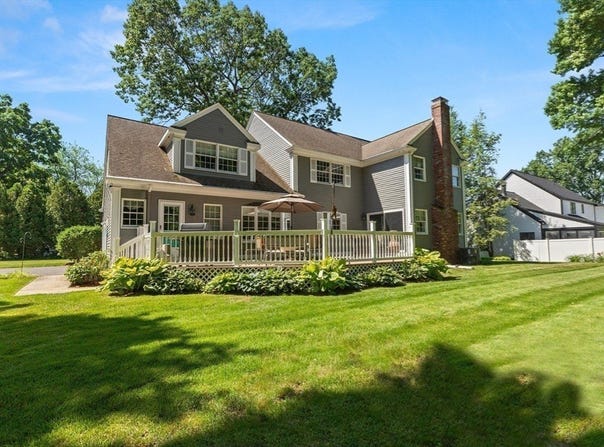 1 Burnham Ln, Danvers, MA 01923