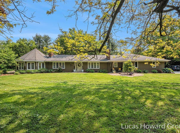2325 Indian Mill Creek NW, Grand Rapids, MI 49544