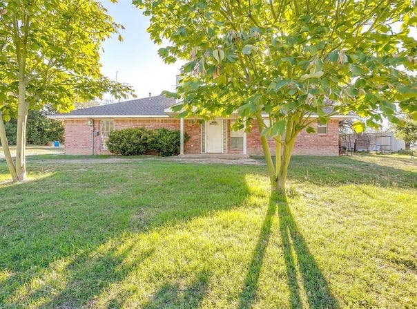 1907 Live Oak Circle, Azle, TX 76020