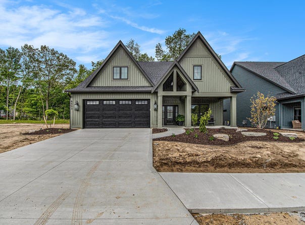 8493 Ravinewood Drive, Jenison, MI 49428