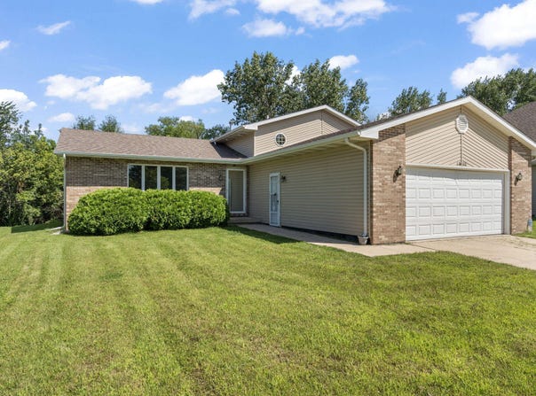 1308 W 82nd Place, Merrillville, IN 46410