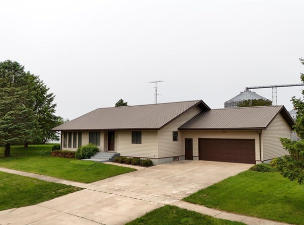 207 BLAINE Street, Ledyard, IA 50556