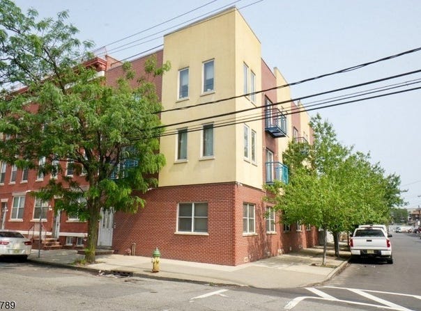 142 Fleming Ave, Newark City, NJ 07105-4033