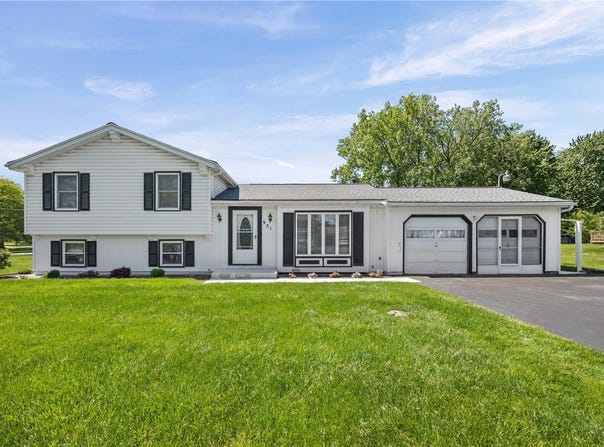 951 Copperkettle Road, Webster, NY 14580
