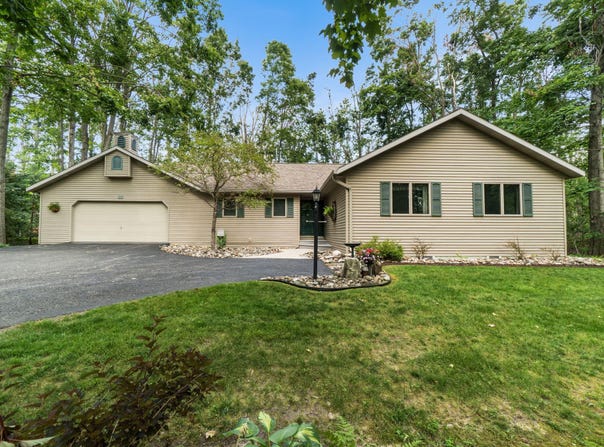 537 Woodside Lane, Gaylord, MI 49735
