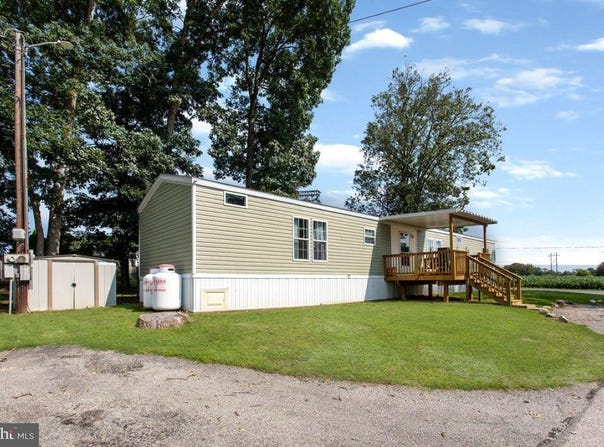 86 MOBILE DRIVE, THOMASVILLE, PA 17364