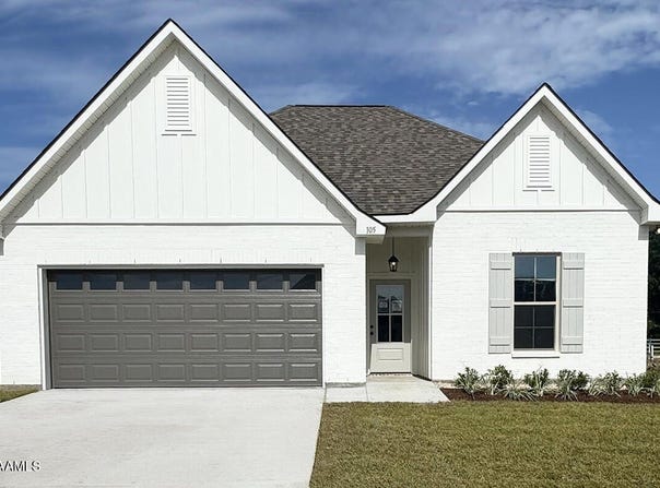 105 Crescent Row, Broussard, LA 70518