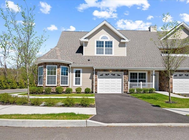 20 Ashton Court, Dix Hills, NY 11746