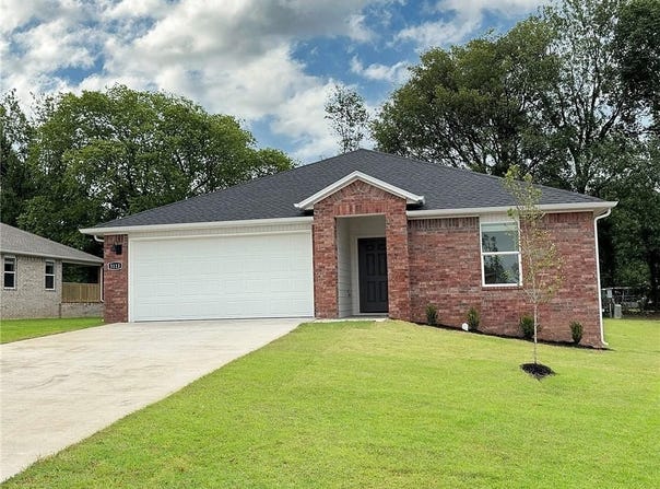 521 Colorado  ST, Farmington, AR 72730