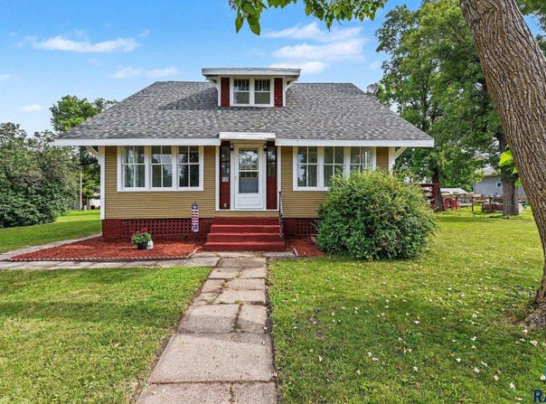 130 W 4th St, Ramona, SD 57054