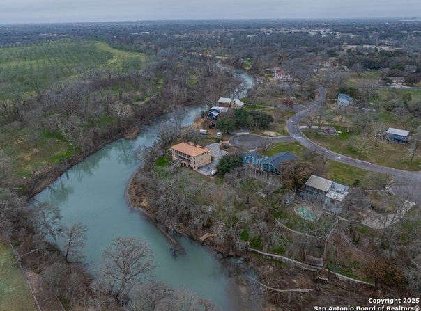 54 S Hampton Dr, Seguin, TX 78155