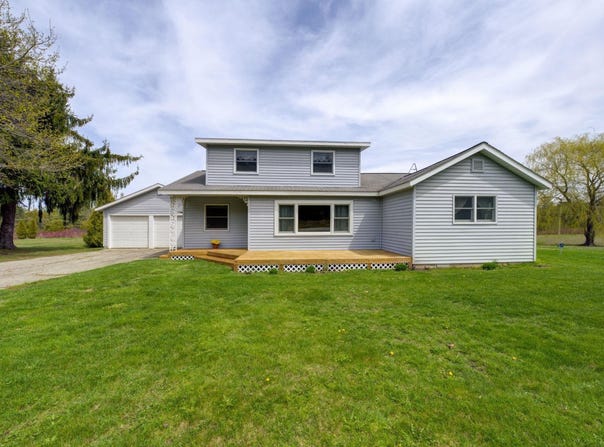 1197 S West Bay Shore Drive, Suttons Bay, MI 49682