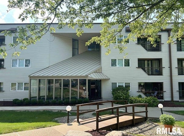 2705 W WILLOWLAKE Drive, Peoria, IL 61614