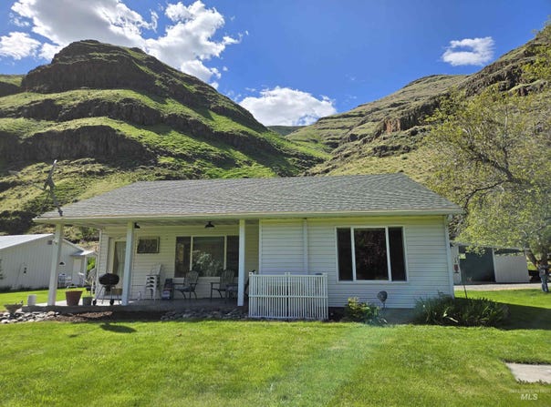 17082 Snake River Road, Asotin, WA 99402