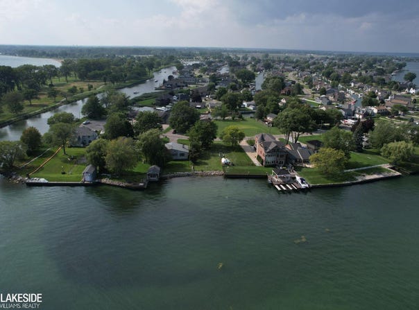 37384 Lakeshore, Harrison Twp, MI 48045