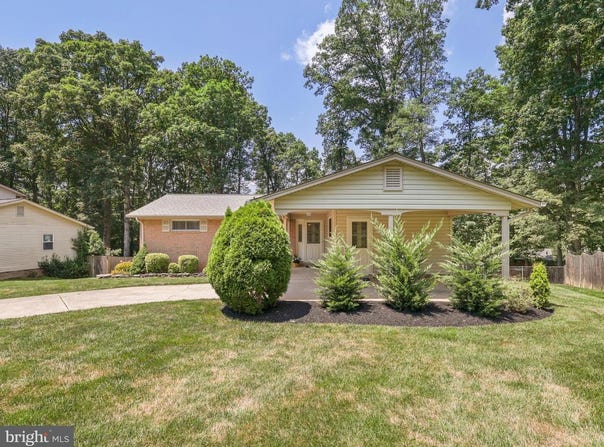 10020 EASTLAKE DR, FAIRFAX, VA 22032