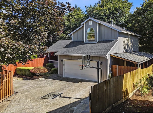 11877 SW MORNING HILL DR, Tigard, OR 97223
