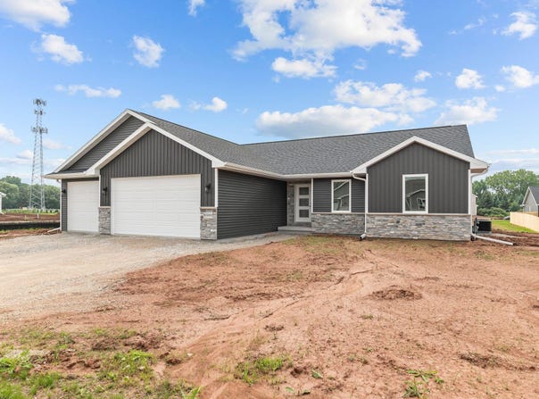 W5809 ROUNDSTONE Place, MENASHA, WI 54952