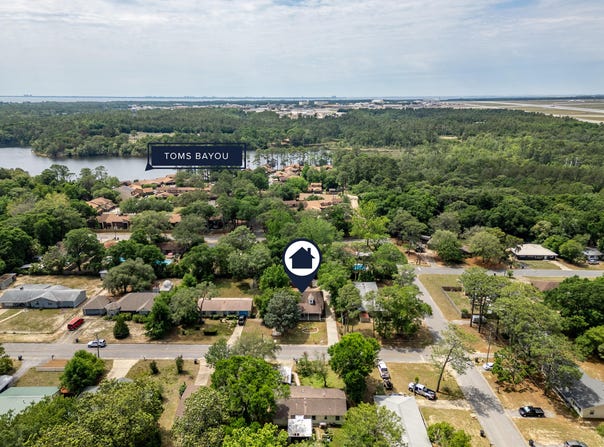 367 Okaloosa Avenue, Valparaiso, FL 32580