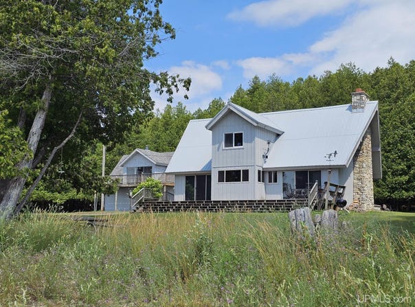 7431 00.25 Road, Garden, MI 49835
