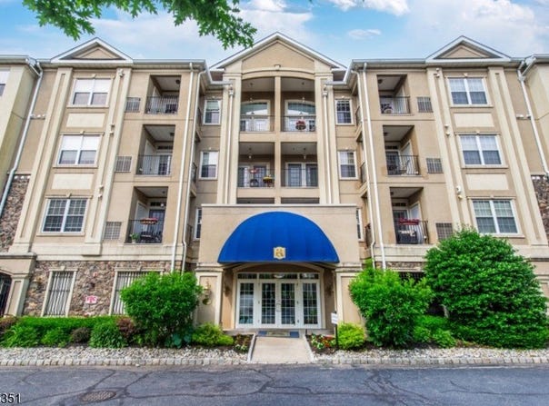 8203 Harcourt Rd, Clifton City, NJ 07013-7614