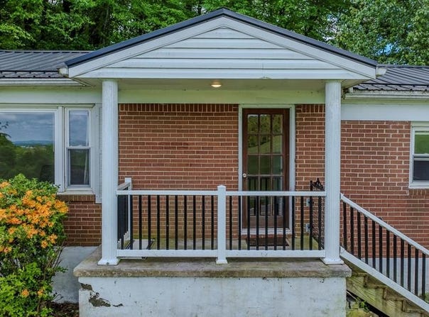 11 Chantilly, Fancy Gap, VA 24328