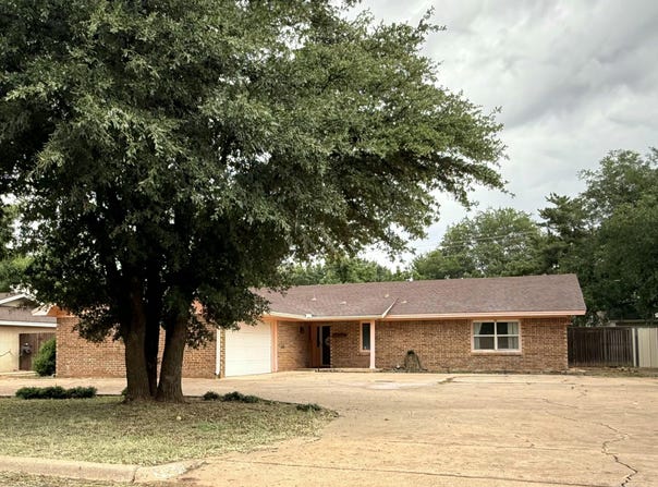 1707 E Tate Street, Brownfield, TX 79316
