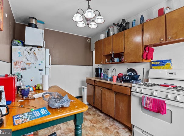 35 W LINCOLN HWY, PENNDEL, PA 19047